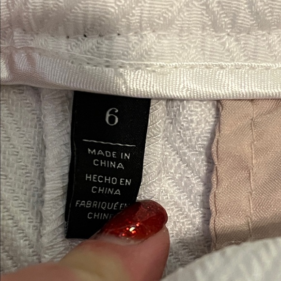 White House Black Market White Cropped Pants - Picture 3 of 9